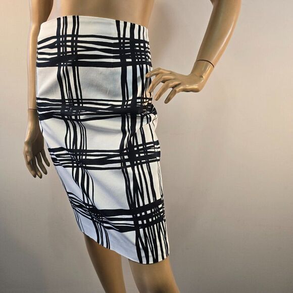 Express Design Studio Lined Skirt Black And White Geometric Print Women Size 2 - Picture 6 of 10